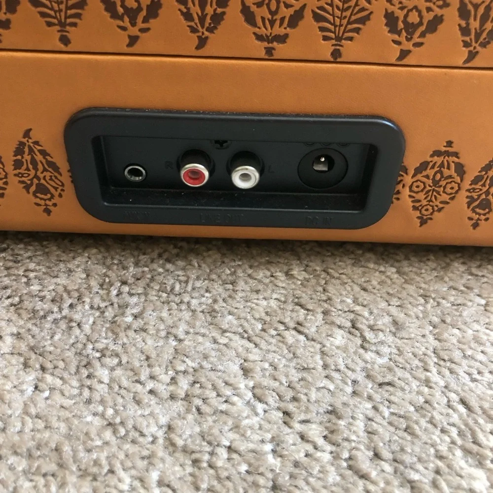 VINYL // Urban Outfitters Crosley Turntable - Picture 8 of 13